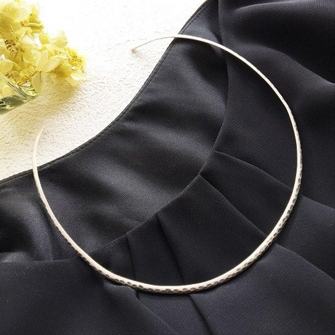 なめらかな凹凸シルバーチョーカー | 4枚目