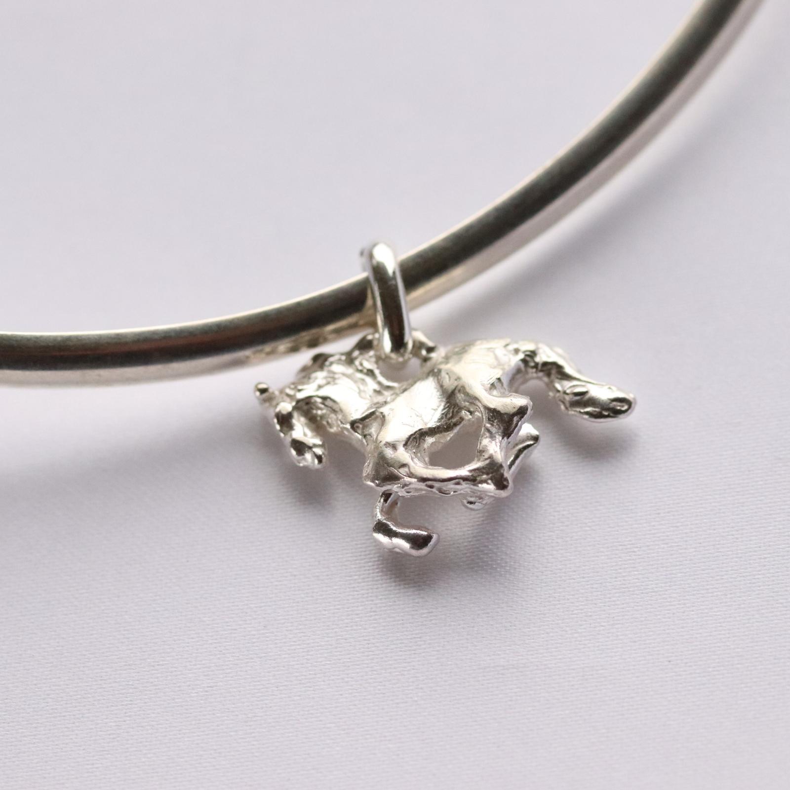 馬チャーム付きシルバーチョーカーネックレス | 2枚目