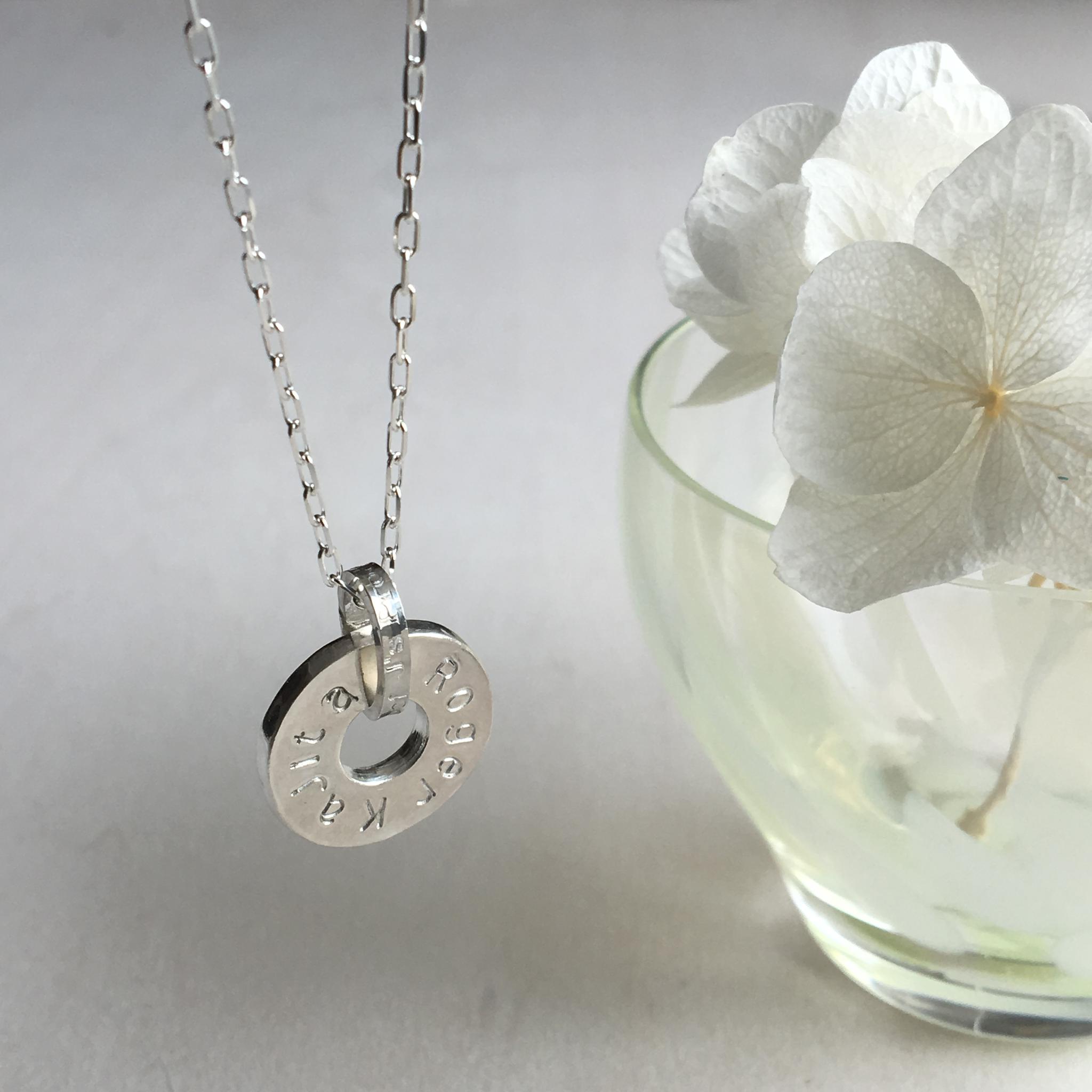 コイン風刻印ネックレス